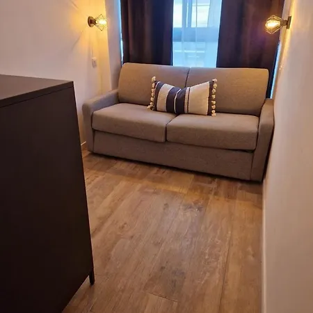 Apartment à 2 Pas De La Promenade Des *